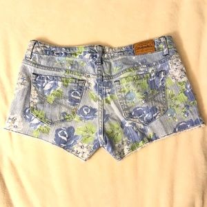 🌸FLORAL DENIM SHORTS
